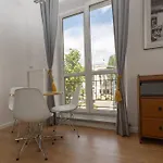 Spacious In Heart Of Apartment *