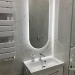 Spacious In Heart Of Apartment *