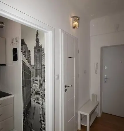 Spacious In Heart Of Apartment