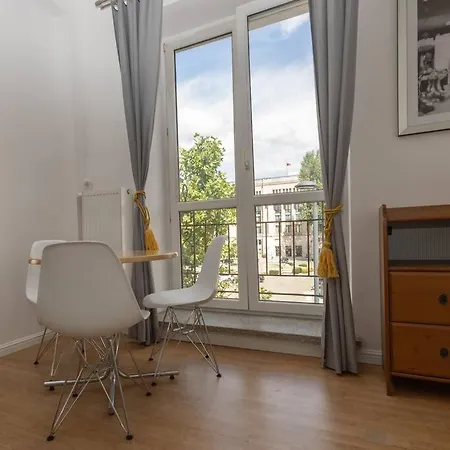 Spacious In Heart Of דירה *