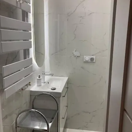 Apartment Spacious In Heart Of Warsaw