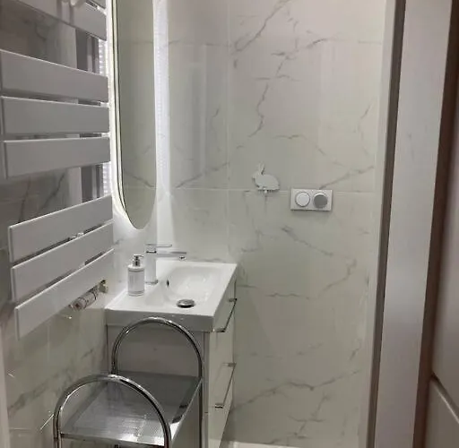 Apartament Spacious In Heart Of Warszawa